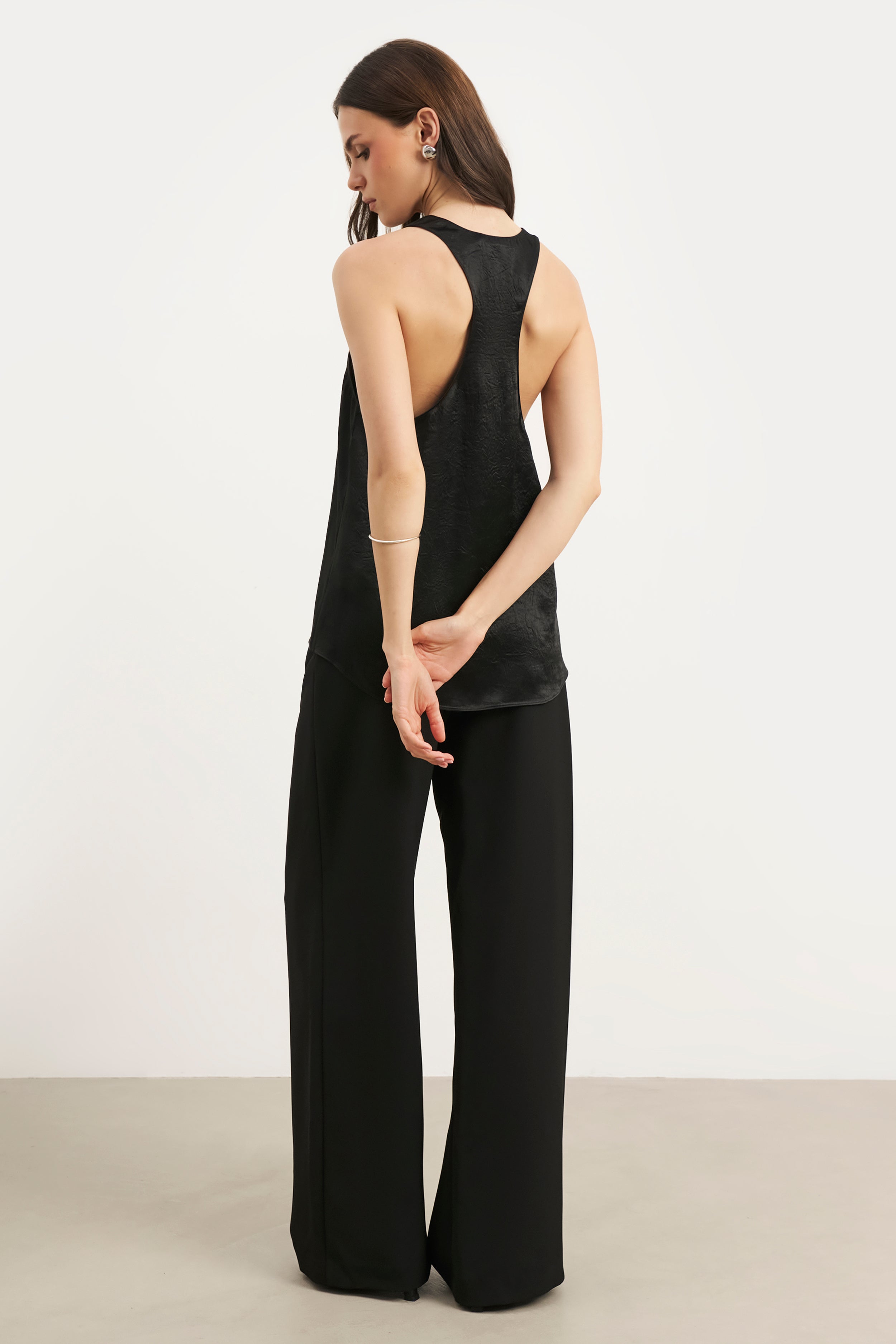 Crushed Satin Plunge U Neck Tank Top - Black