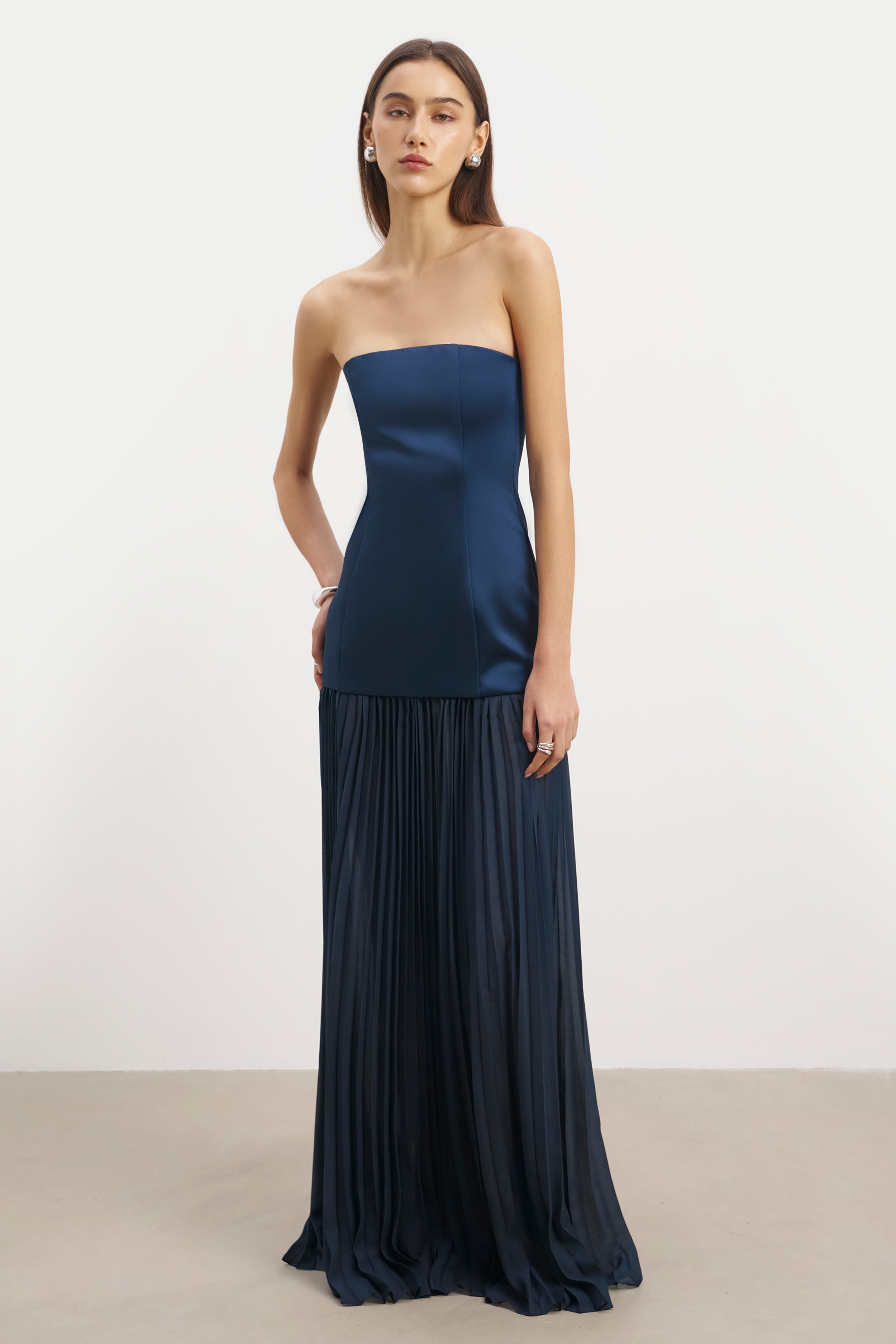Bibiy新品ODETTE BOA PLEATED SKIRT Satin Structured Bodice Gown - Navy | BOA US