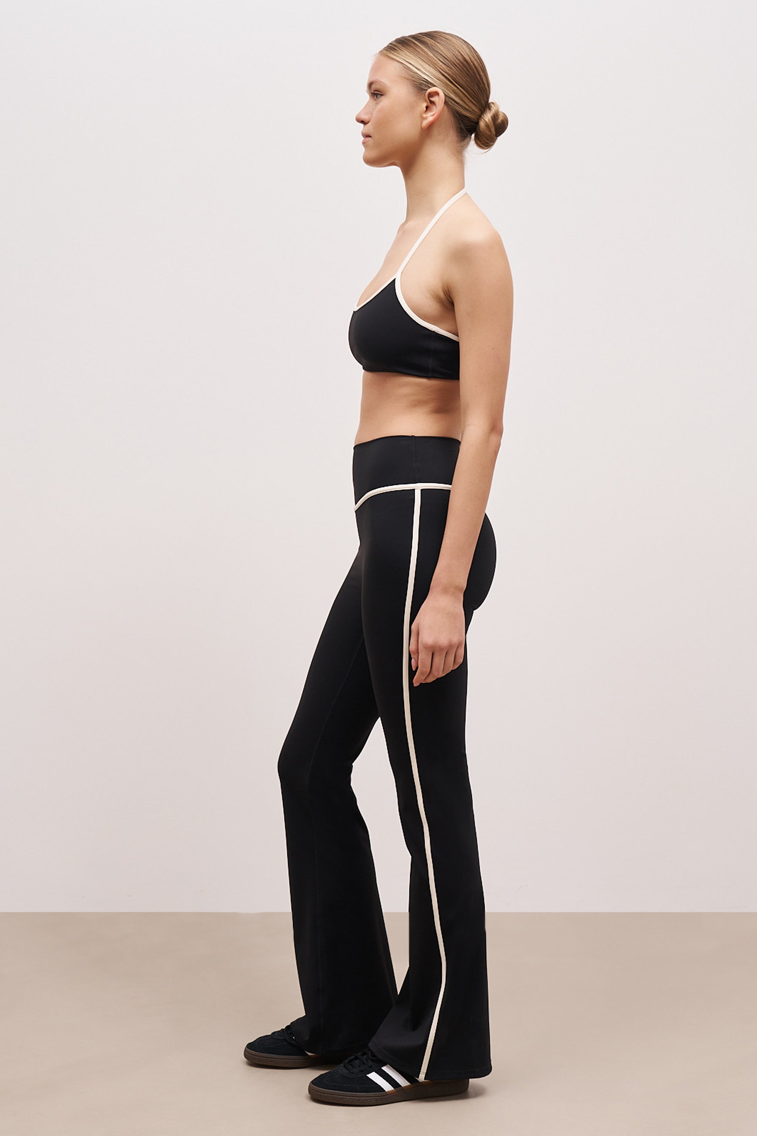 Base Contrast Trim Flared Leggings - Black/Tofu