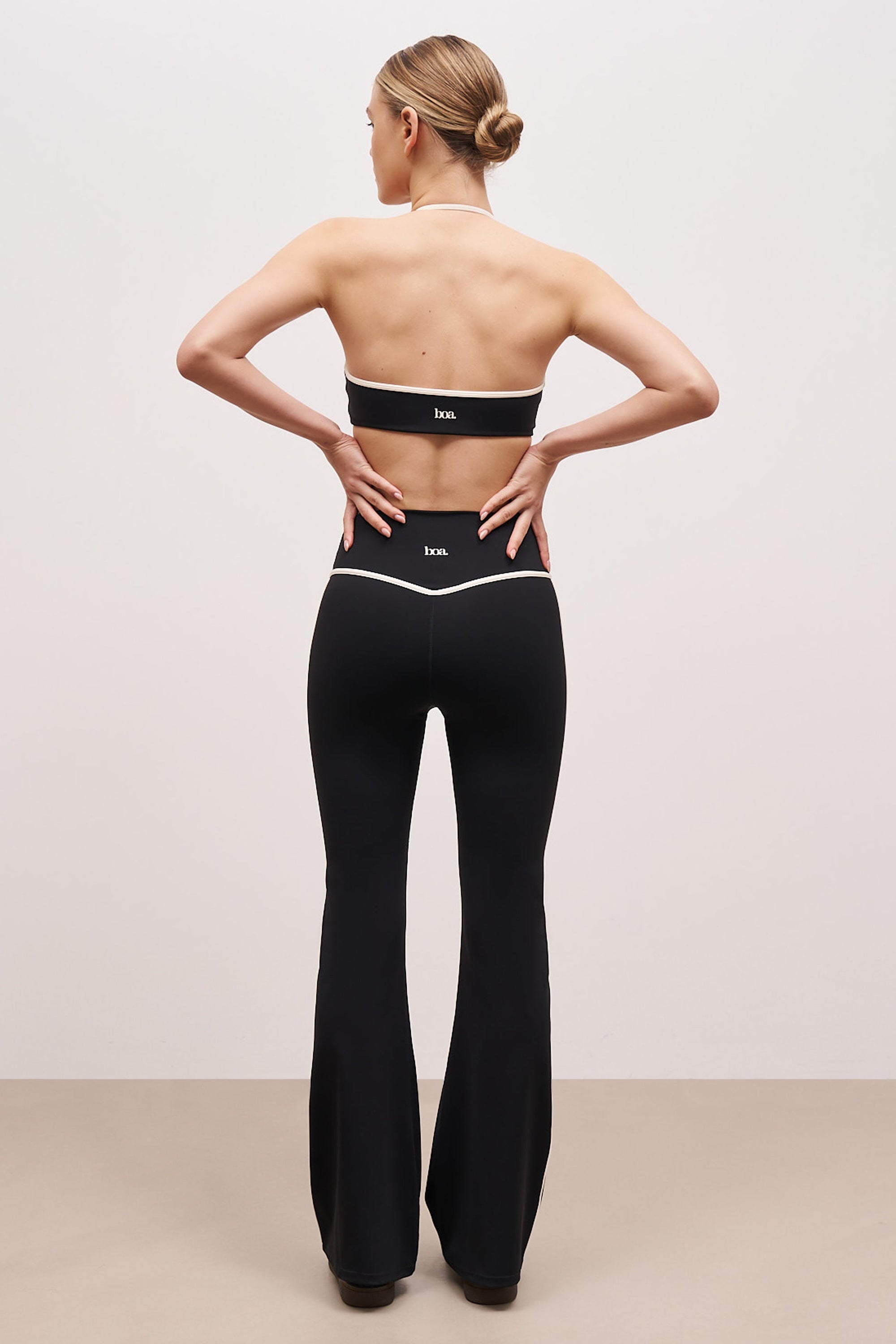 Base Contrast Trim Flared Leggings - Black/Tofu