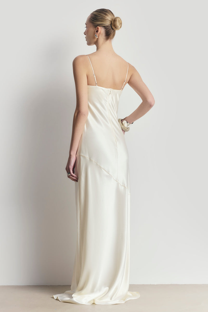 non backless dresses Not Low-Cutthe Best Backless Dresses Taking Over Summer 2026