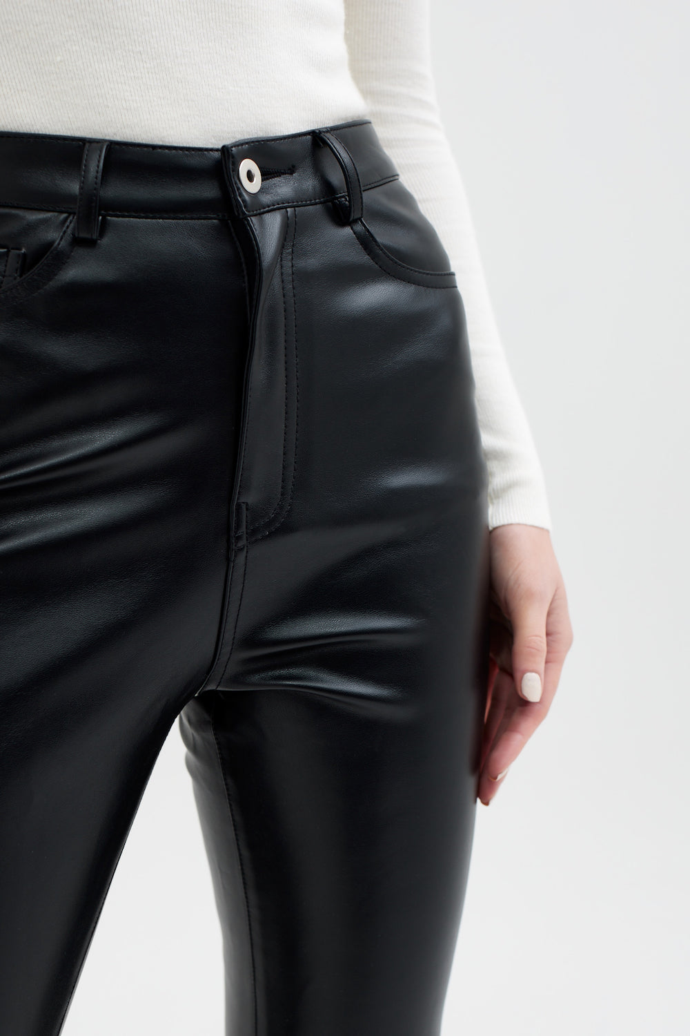 Leather Mom Trousers - Black